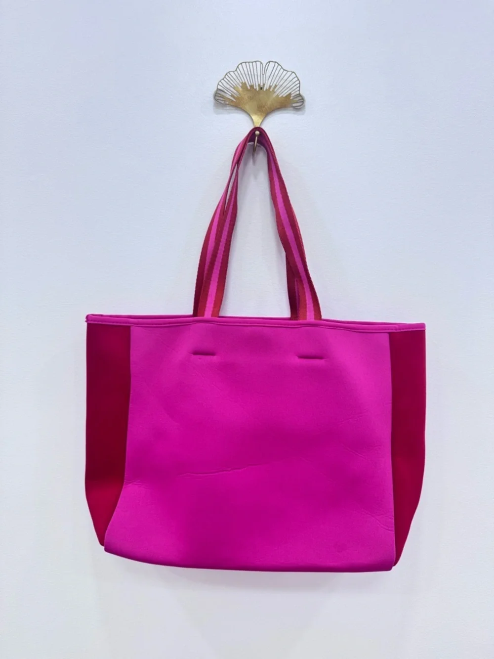 Summersalt Neoprene Beach Bag in Hibiscus and Lava travel boat & tote